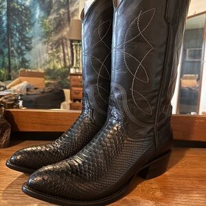 Alvie’s “The 6th Street” Black Python Boots 9.5d